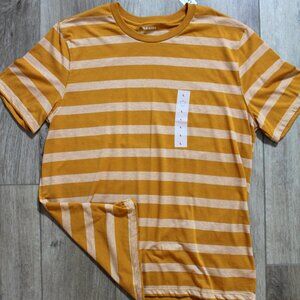 Old Navy T-Shirt Size Large